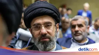 Khamenei Ramal Masa Depan Teluk Cerah Tanpa AS, Singgung Kekalahan Memalukan