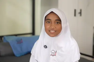 Kisah Raisa: Dari Orang Tua Cerai Tak Bisa Biayai Sekolah, Kini Jadi Murid Berprestasi