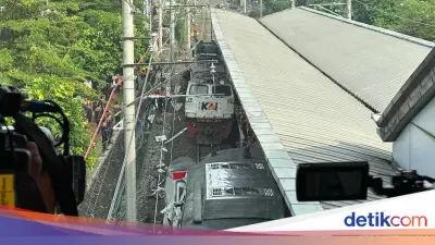 Lokomotif Tabrak KRL di Bekasi Berhasil Dilepas, 7 Tewas