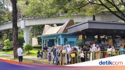 Long Weekend Paskah, Warga Jakarta Padati Monas dan Ragunan untuk Rekreasi Keluarga