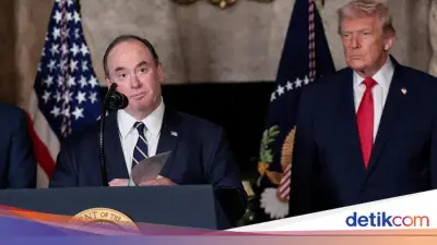 Menteri Angkatan Laut AS Mundur di Tengah Blokade Selat Hormuz