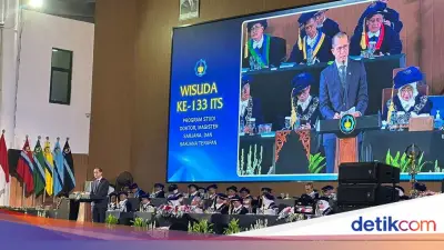 Menteri Transmigrasi Kenang Patriot Muda Abdul Rohid di Wisuda ITS