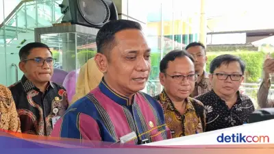 Plt Bupati Bekasi Jenguk 11 Korban Kecelakaan Kereta, Beri Santunan