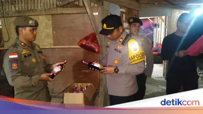 Polisi Sita Belasan Botol Miras Ilegal dalam Razia di Klapanunggal Bogor
