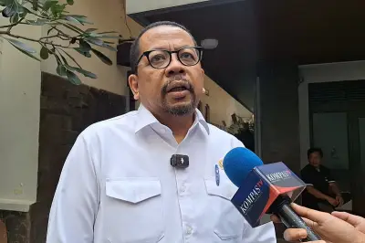 Prabowo Lantik Enam Pejabar Baru, Qodari Jabat Kepala Bakom