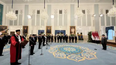 Prabowo Saksikan Sumpah Jabatan Liliek Prisbawono sebagai Hakim MK Gantikan Anwar Usman