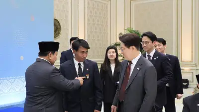 Prabowo Tepuk Punggung Sugianto, PMI Pahlawan Penyelamat Lansia di Korsel