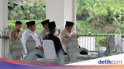 Presiden Prabowo Ziarah ke Makam Kakek RM Margono di Banyumas
