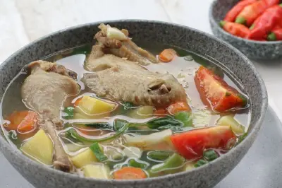 Resep Sop Ayam Bening, Lauk Berkuah Segar untuk Makan Siang Keluarga