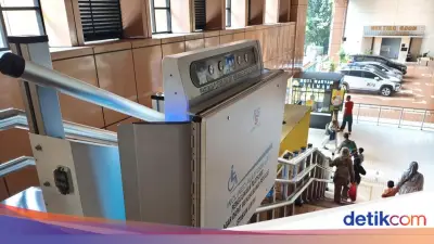 Stasiun Cikini Perkenalkan Lift Tangga untuk Difabel dan Lansia