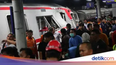 Tabrakan Kereta di Bekasi: 3 Tewas, Evakuasi Gerbong Berlangsung