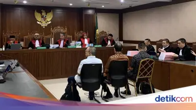 Tiga Terdakwa Korupsi Minyak Mentah Dituntut 8 hingga 14 Tahun Penjara
