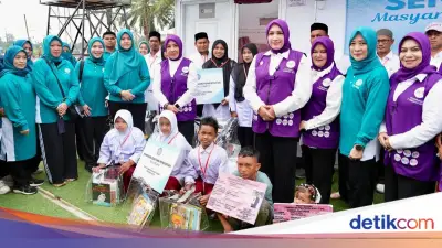 TP PKK Salurkan Bansos dan Gelar Senam Sehat di Huntara Aceh Utara