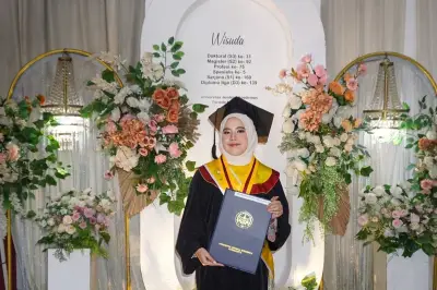 Vera, Sarjana Pertama Keluarga yang Raih IPK Sempurna 4,00