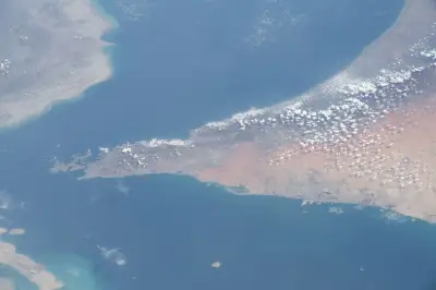 Video Tiga Kapal Terbakar di Selat Hormuz adalah Konten Manipulatif