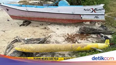 Warga Sumenep Geger Temukan Benda Mirip Torpedo di Pesisir Pantai