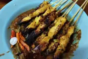 6 Tempat Makan Malam Enak di Kawasan Kota Lama Surabaya, Cocok untuk Santai