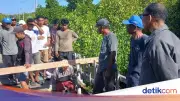 Anggota DPR Gerindra Bantu Warga Perbaiki Jembatan Rusak di Maluku