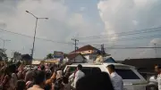 Antusiasme Warga dan Anak Sekolah Sambut Prabowo di Magelang, Sidak Gudang Bulog Pastikan Stok Beras