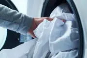 Bahaya Langsung Pakai Baju Baru Tanpa Dicuci: Bakteri dan Zat Kimia Mengintai