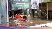 Banjir 1,75 Meter Rendam Kebon Pala Jaktim, Warga Mulai Mengungsi ke Rumah Saudara
