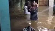 Banjir Satu Meter Rendam Kebon Pala Jaktim, Warga Bertahan di Lantai Dua