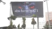 Billboard Film Horor 'Aku Harus Mati' Diturunkan Pemprov DKI Usai Protes Warga