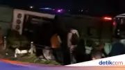 Bus Restu Terguling di Tol Jombang-Mojokerto, 1 Tewas dan 11 Luka Berat