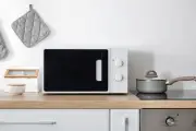 Cara Mudah Membersihkan Microwave, Tak Perlu Ribet dan Menjemukan