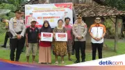 Dukung Ketahanan Sosial, Polda Sumsel Bagikan Ratusan Paket Bansos di OKU Timur