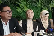 Elma Theana Geram dengan Hoaks Perceraian Sonny Septian dan Fairuz A Rafiq
