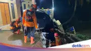 Garasi Rumah di Bogor Longsor Akibat Hujan Deras, Mobil Tertimbun Lumpur