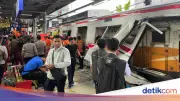 Gerbong KRL Hancur Ditembus KA Argo Bromo Anggrek di Bekasi Timur