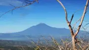 Gunung Slamet Waspada: Suhu Kawah Mencapai 460 Derajat Celcius, Radius Aman Diperluas