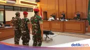 Hakim Pertanyakan Perbedaan Lengan Seragam 3 Prajurit Terdakwa Pembunuh Kacab Bank