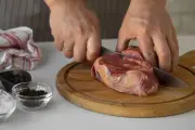 Haruskah Daging Sapi Dicuci Sebelum Dimasak? Ini Penjelasan Ahli Gizi