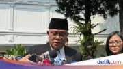 Jumhur Hidayat Tiba di Istana Pakai Dasi Biru Jelang Pelantikan