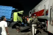 KAI Tabrak Truk di Blitar, Viral Video Orang Dorong Truk di Rel