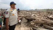 Kayu Hanyutan Banjir Aceh dan Sumatera Dijadikan Material Huntara untuk Korban Bencana