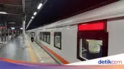 Kereta Purwojaya Tertahan 2 Jam di Jatinegara, Penumpang Ditawari Refund Tiket