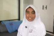Kisah Raisa: Dari Orang Tua Cerai Tak Bisa Biayai Sekolah, Kini Jadi Murid Berprestasi