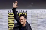 Mark Ruffalo Peringatkan Merger Warner-Paramount Ancam Kebebasan Pers