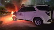 Mobil Terios Terbakar di Tol Dalam Kota, Damkar Turun Tangan