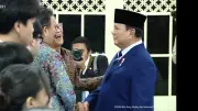 Momen Rocky Gerung Tertawa Bareng Prabowo dan Salaman dengan Gibran