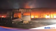 Pasar Kanjengan Semarang Terbakar, 480 Kios Hangus Terbakar