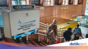 Pengguna KRL Apresiasi Lift Tangga di Stasiun Cikini: Fasilitas Bantu Lansia dan Disabilitas
