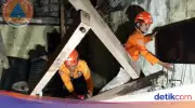 Pohon Tumbang Timpa Rumah di Bogor, Ibu dan Anak Terjebak Reruntuhan