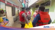 Polda Metro Jaya Evakuasi Warga Terdampak Banjir di Kampung Melayu Jaktim