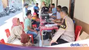 Polisi Sukoharjo Jemput Bola Bantu Warga Terdampak Banjir Urus Dokumen