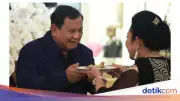 Prabowo Hadiri Syukuran Ultah Titiek Soeharto ke-67, Unggah Momen Potong Tumpeng